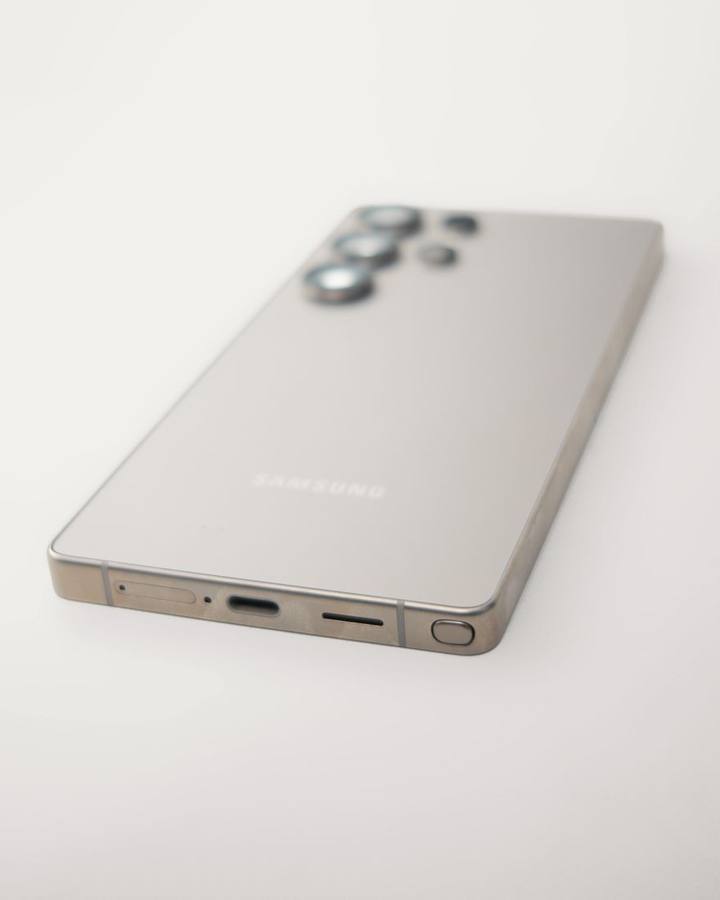 Samsung S5 product shoot — Photography work by a KYN trainer